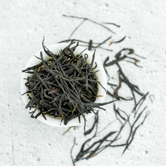 Aguja dorada melosa Negro salvaje